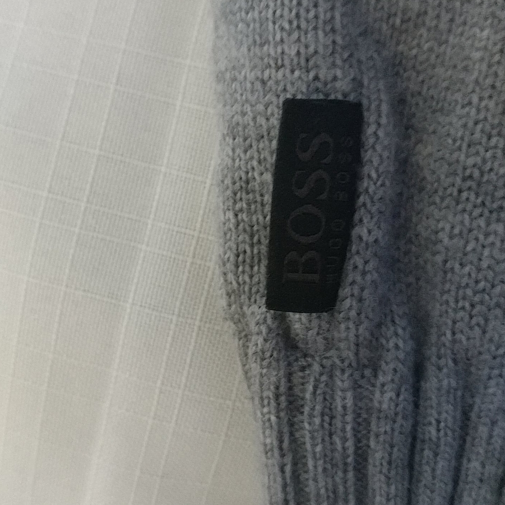 Hugo Boss sweater - Picture 4 of 4